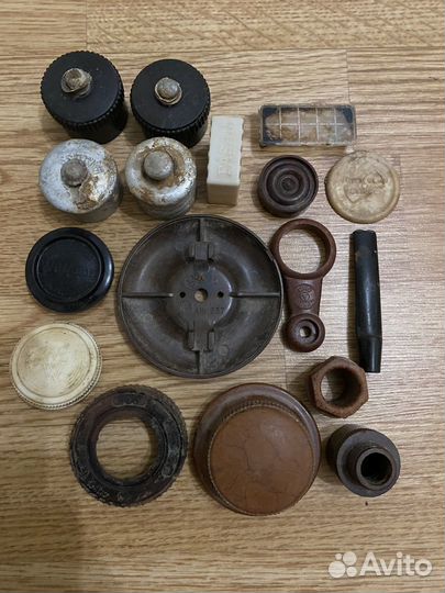 Лот крышек и бакелита