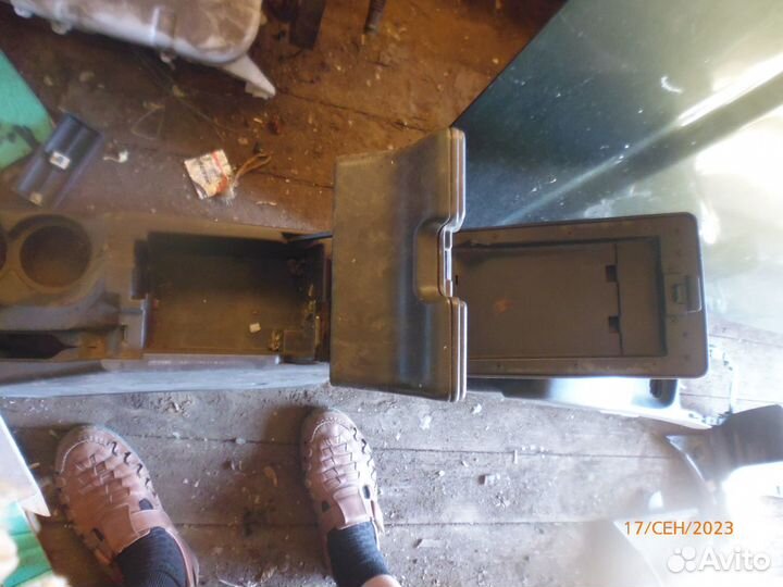 Nissan pathfinder r50 подлокотник