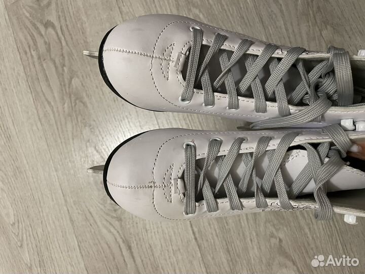 Коньки фигурные 35