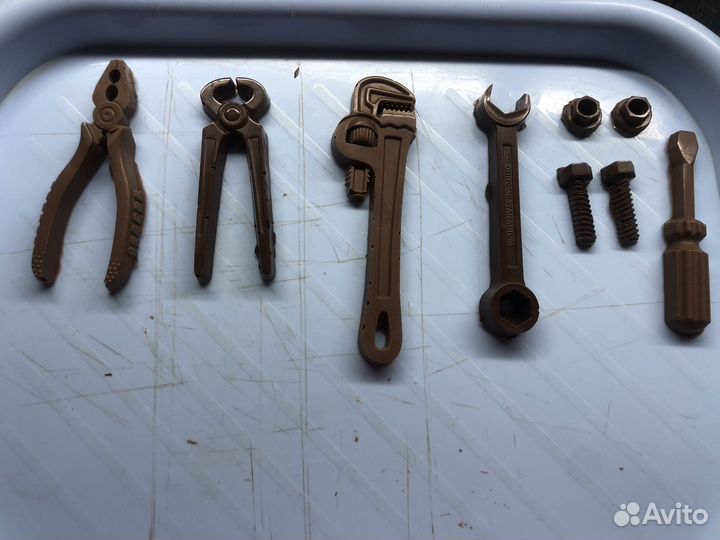 Инструмент из шоколада