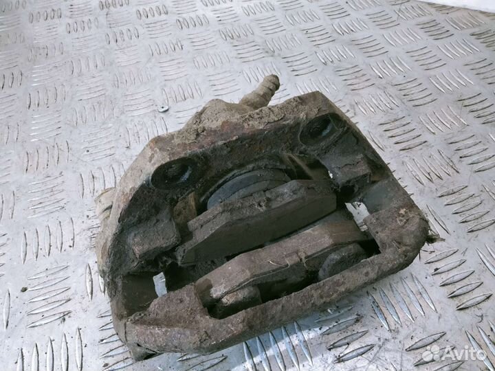 Передний правый суппорт Renault Kangoo 1