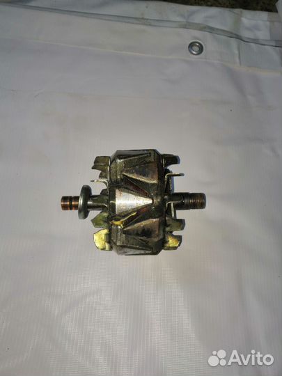 Генератор Renault Logan 231007633R на запчасти