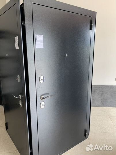 Дверь входная железная