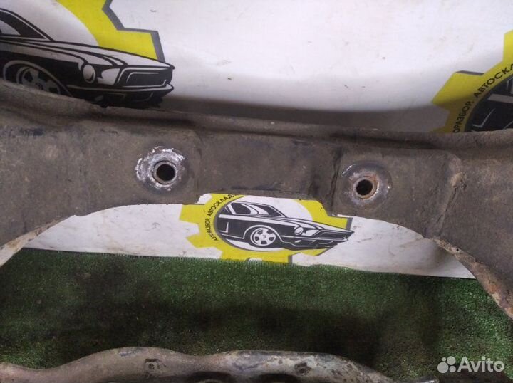 Подрамник задний Nissan Serena минивен CD20 1994