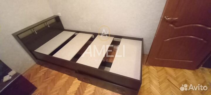 Кровать с ящиками