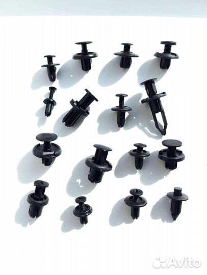 Клипсы пластиковые для автомобилей