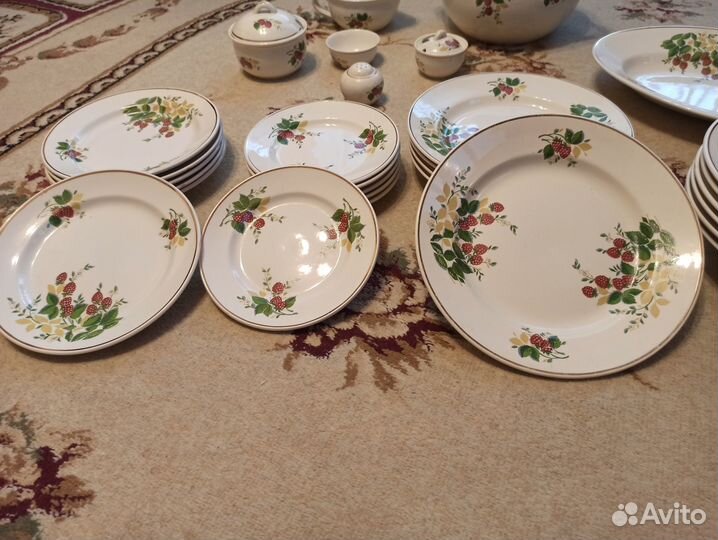 Столовый гарнитур на 33 предмета 