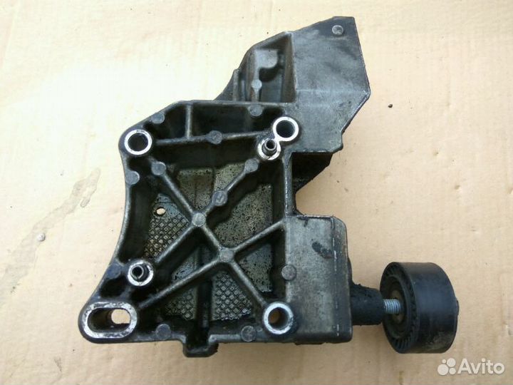 Кронштейн генератора Пежо 206