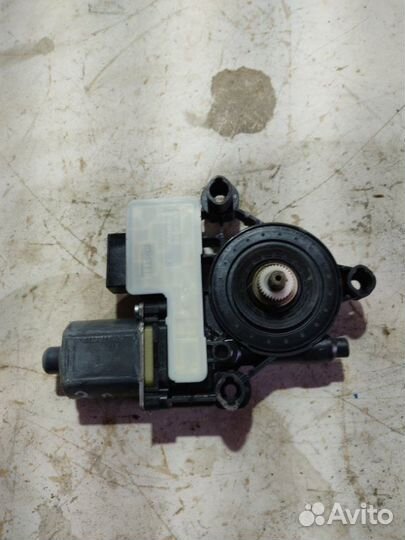 Мотор стеклоподъемника задний левый Volkswagen