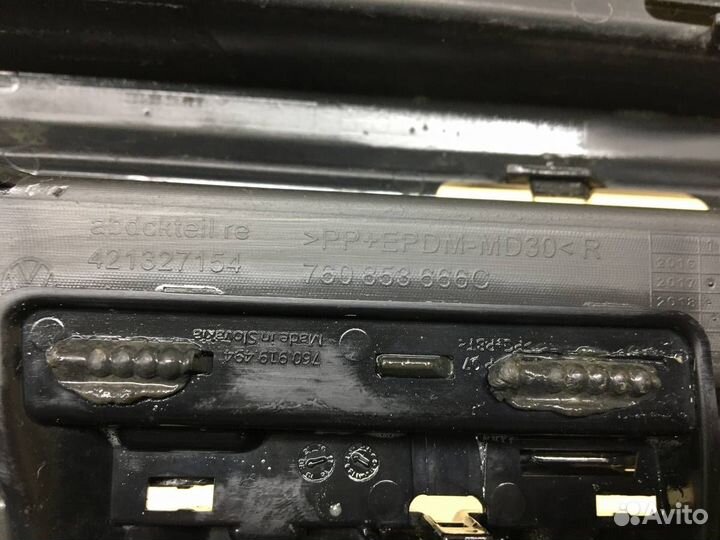 Решетка в бампер правая Volkswagen Touareg CR 2018