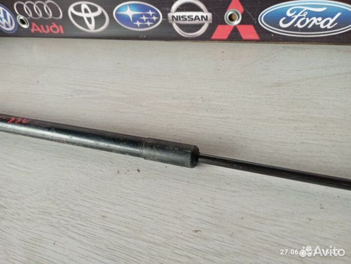 Амортизатор капота передний правый Lexus Rx350