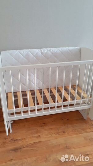 Кроватка детская (маятник)