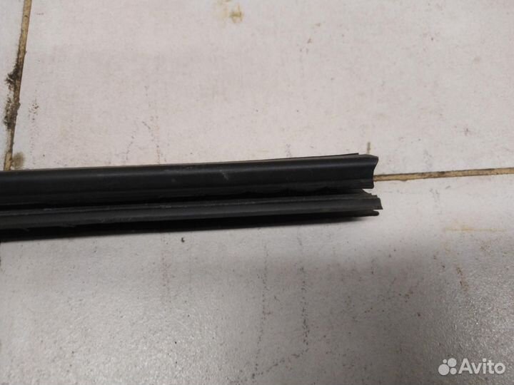 Уплотнитель (внутри) Polo (Sed RUS) 2011