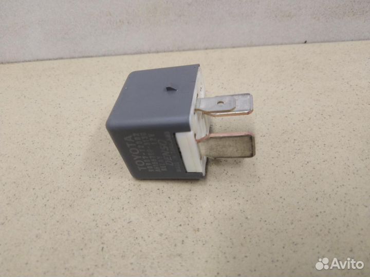 Реле свечей накала Hi Lux 2015