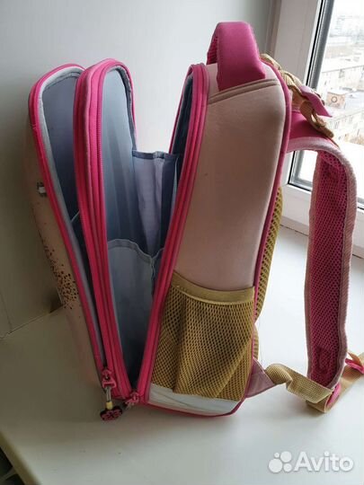 Продам портфель для девочки 1-4 класса