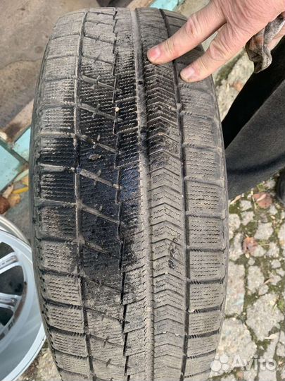 Bridgestone Blizzak VRX 215/65 R16 98S