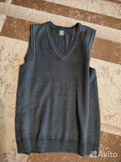 Жилетка для мальчика школьная