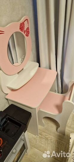 Детский туалетный столик с зеркалом и стульчик