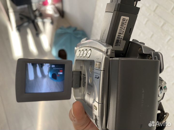 Видеокамера Canon MV750i