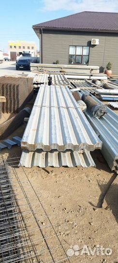 Профнастил HC44 0,5 Quarzit Pro Matt RAL 7024 мокр