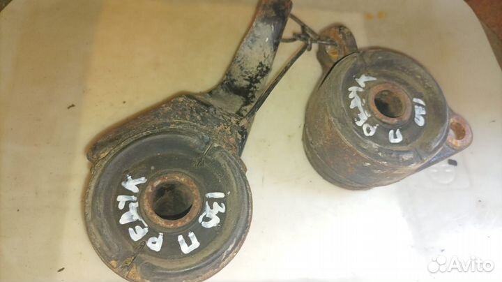 Тойота Сюрф 130 рычаг передний верхний бу