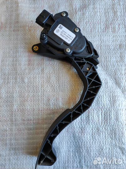 Педаль газа Renault Logan 2