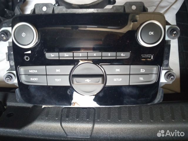 Продам автомагнитолу штатную на рено каптюр