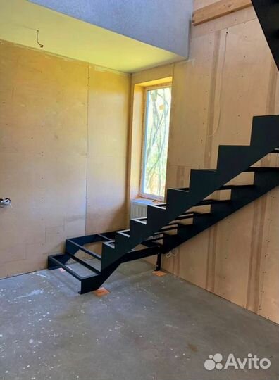 Лестница забежная под ключ