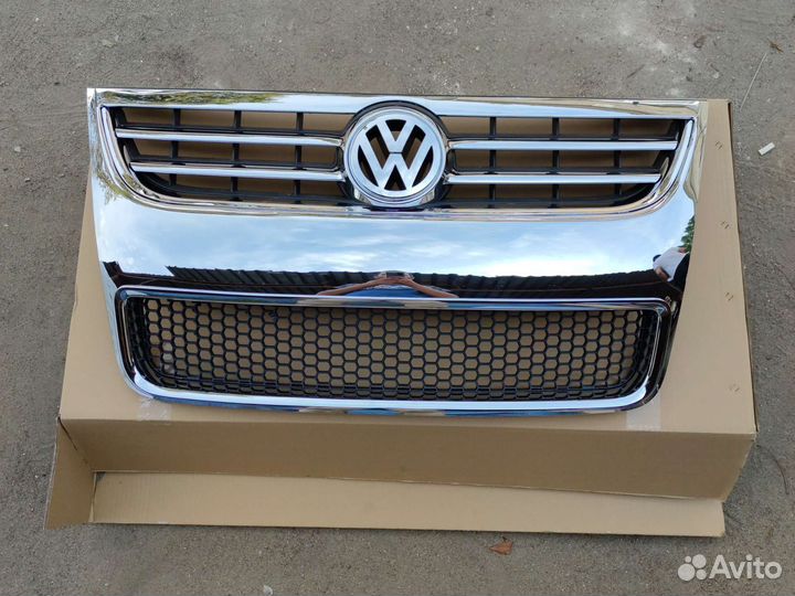 Решетка радиатора Touareg 7L6853651H