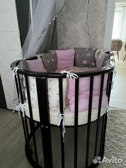 Детская кроватка и комод