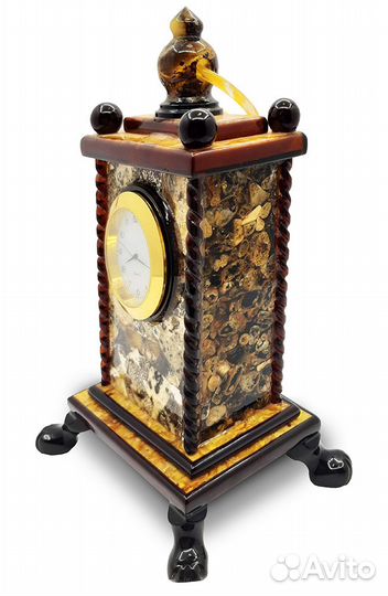 Часы из янтаря настольные