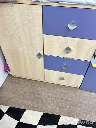 Детская стенка со столом, камодам