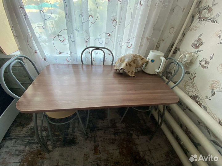 Стол обеденный