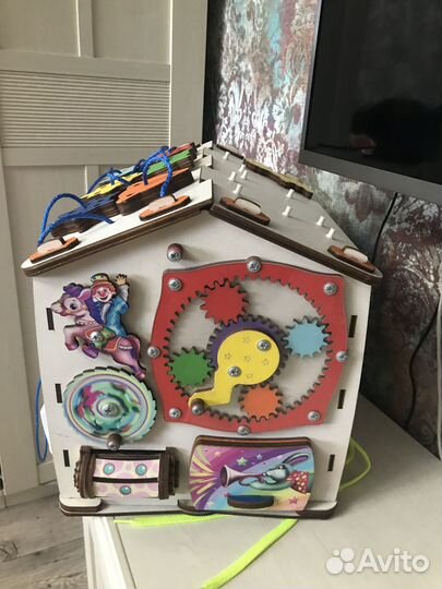 Детская развивающая игрушка «Бизиборд»