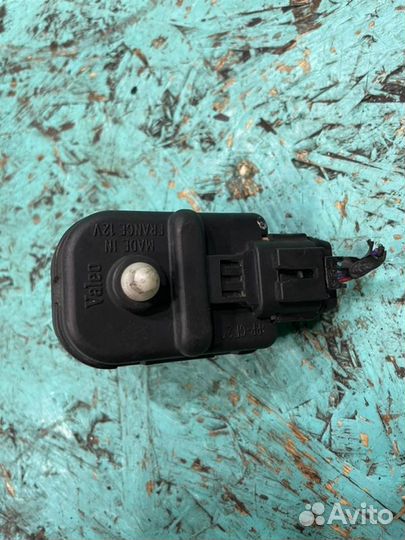 Корректор фар передний левый Nissan Primera P11