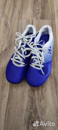 Отдам футбольные бутсы