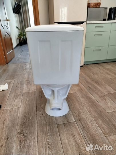 Унитаз с бачком новый