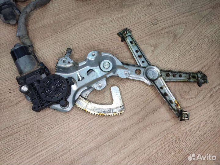 Стеклоподъёмники, Volvo 960