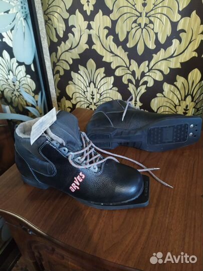 Лыжные ботинки 40 р
