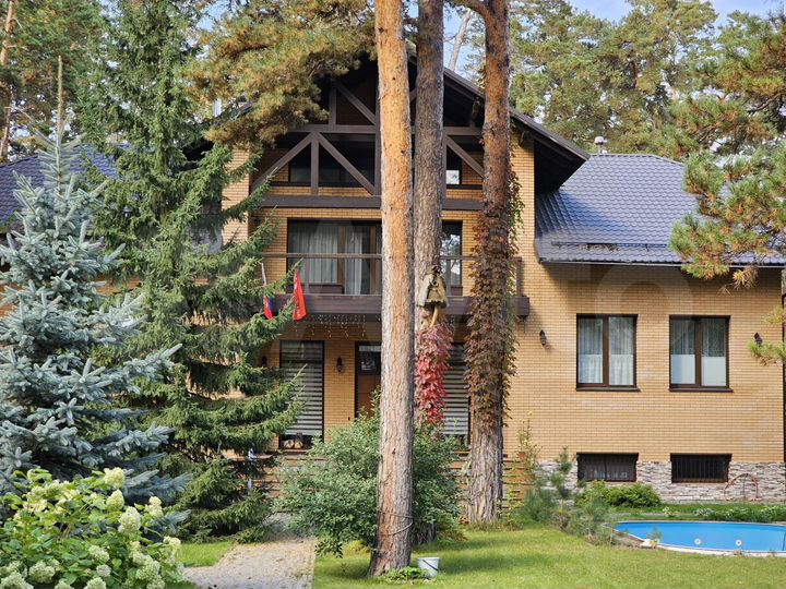 Коттедж 443,8 м² на участке 19,5 сот.