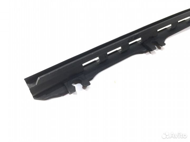 Крепление уплотнителя Audi A6 C6 Avant