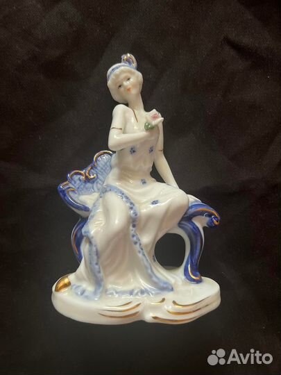 Фигурка статуэтка для интерьера фарфоровая