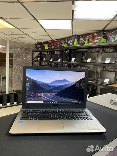 Asus 15.6 Intel Pentium N3710/2gb/ssd 240gb