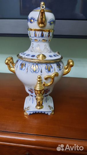 Статуэтка фарфоровая Чайник