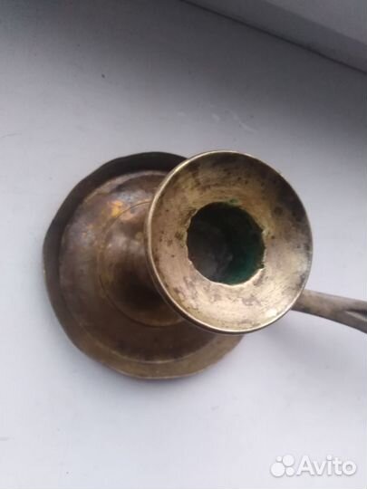 Старинный подсвечник с ручкой