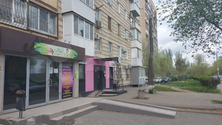 Помещение с фасадом в центре района, 120 м²