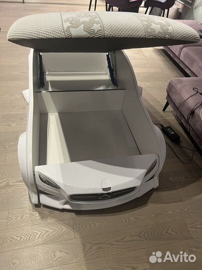 Детская кровать машина