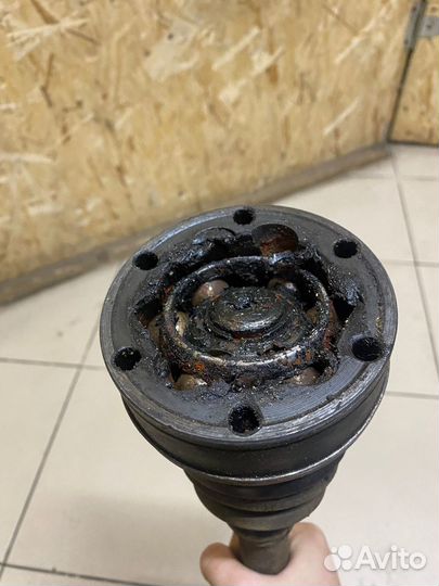 Полуось передняя левая Volkswagen Passat B6