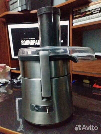 Соковыжималка Kenwood JE 810