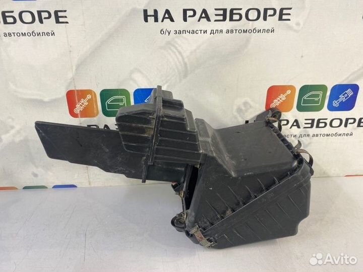 Корпус воздушного фильтра Mitsubishi Galant